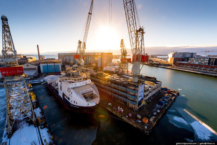 «Арктек Хельсинки Шипъярд» / Arctech Helsinki Shipyard. Судоверфь, расположенная в Финляндии, была образована в 1865 году. Предприятие занимается строительством ледоколов и специальных судов для освоения арктического шельфа, а также судов обеспечения