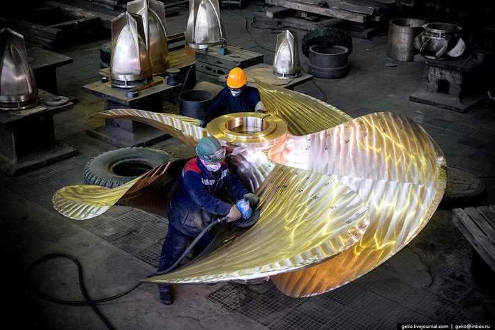 12. Балтийский завод — единственный в России производитель крупных гребных винтов из бронзы и латуни диаметром до 8 метров.