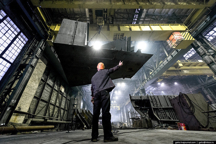 15. Вес одной секции, собранной на Балтийском заводе, достигает 140 тонн