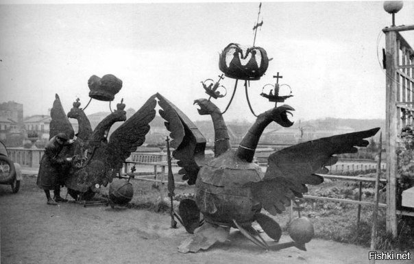 Только в 1935 году с башен Кремля сняли двуглавых орлов