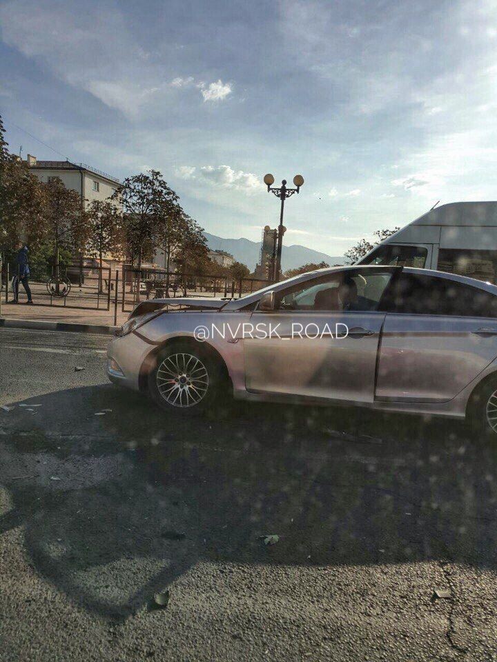 Авария дня. В Новороссийске водитель BMW устроил массовое ДТП