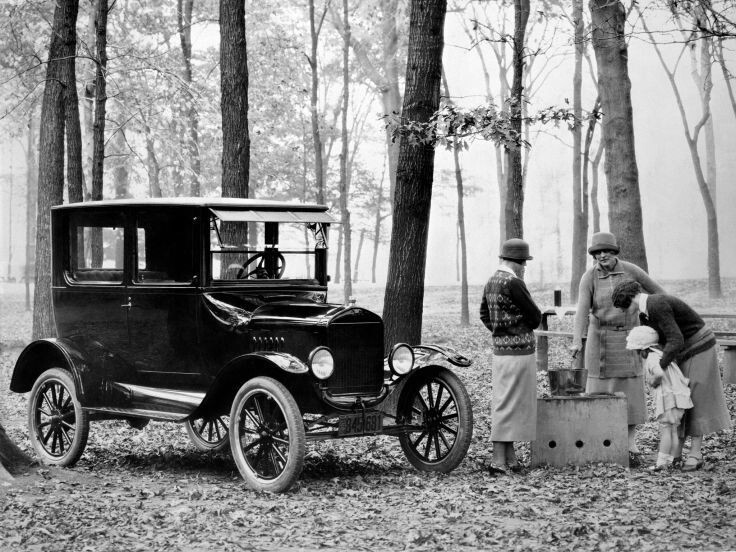 В этот день 1908 — Генри Форд представил новую модель своего автомобиля «Форд Лиззи»