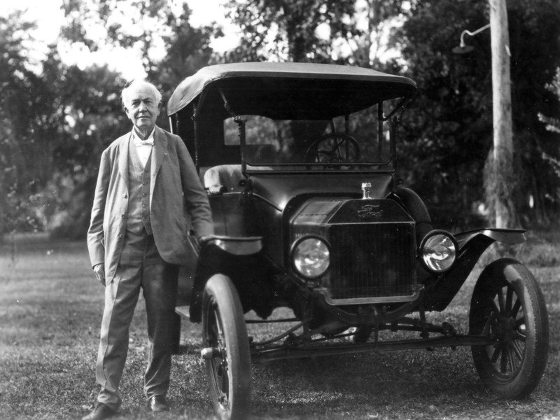 В этот день 1908 — Генри Форд представил новую модель своего автомобиля «Форд Лиззи»