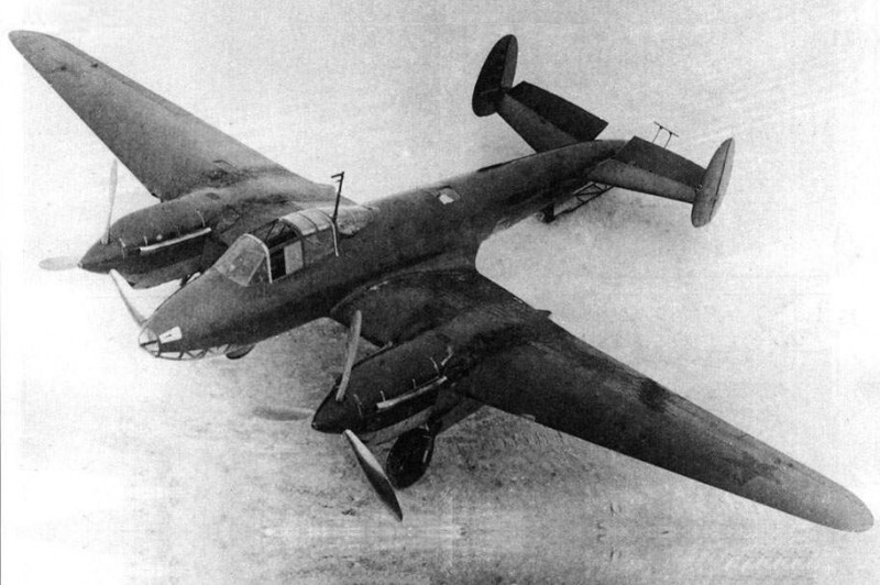 Пикирующий бомбардировщик Пе-2