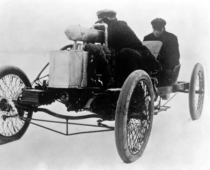 Генри Форд за рулём.
