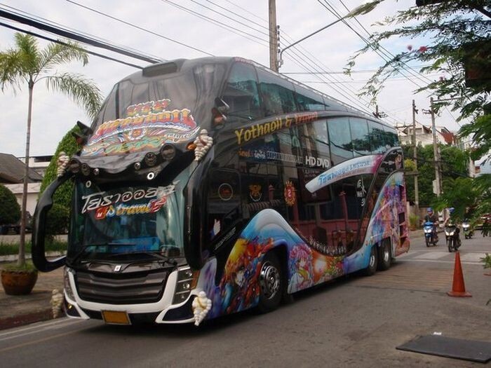 Современный автобус