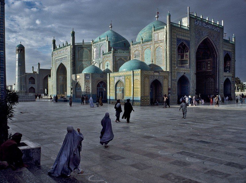 Мечеть в Мазари-Шарифе. 1992 год