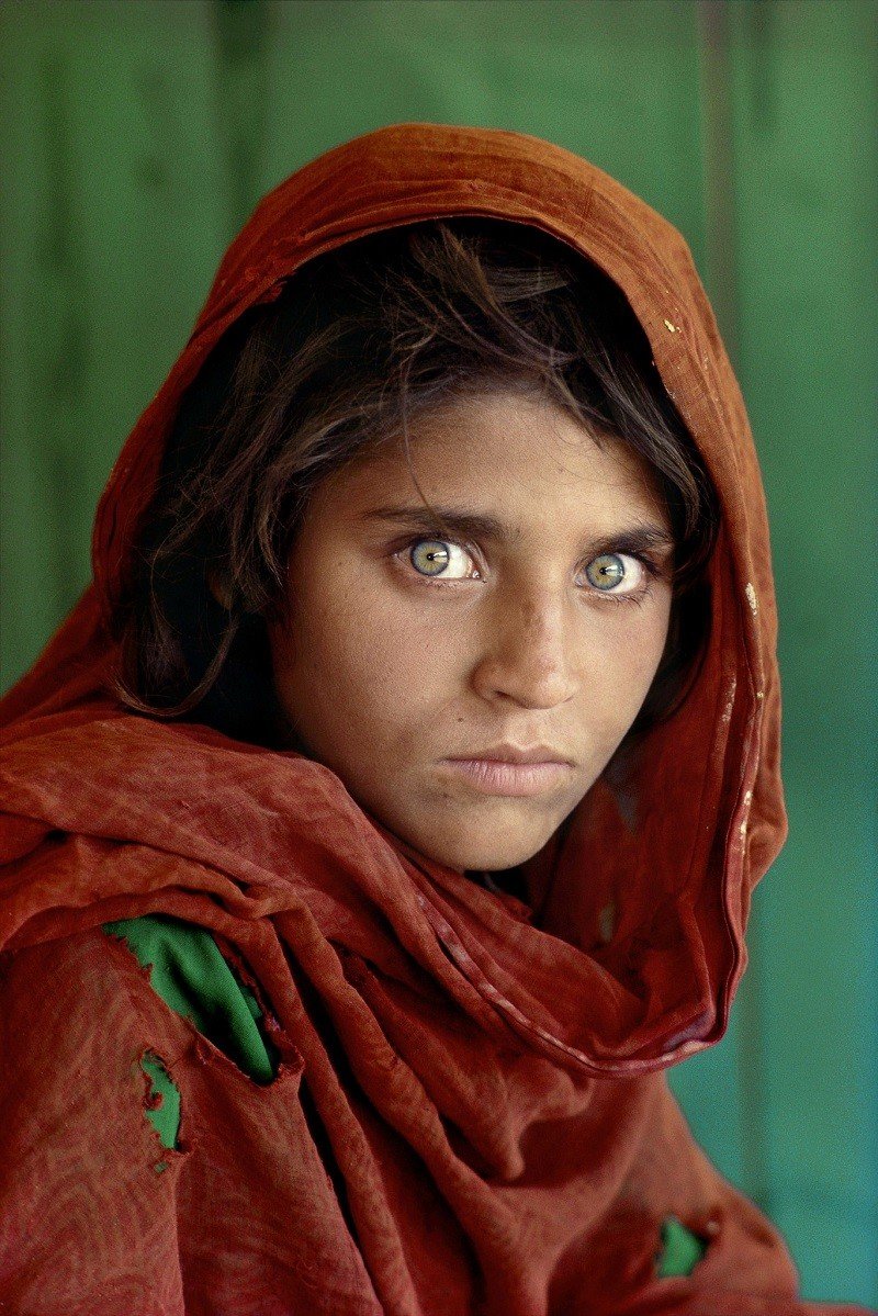 Та самая знаменитая афганская девочка...