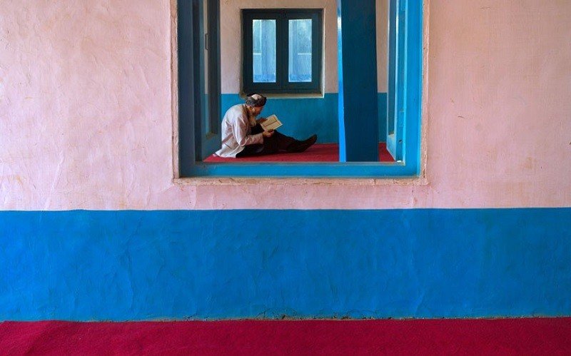 Мужчина в мечети в Бамиане. 2006 год