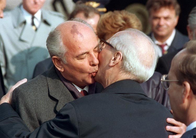 История одного предательства: как Горбачев Германию объединял