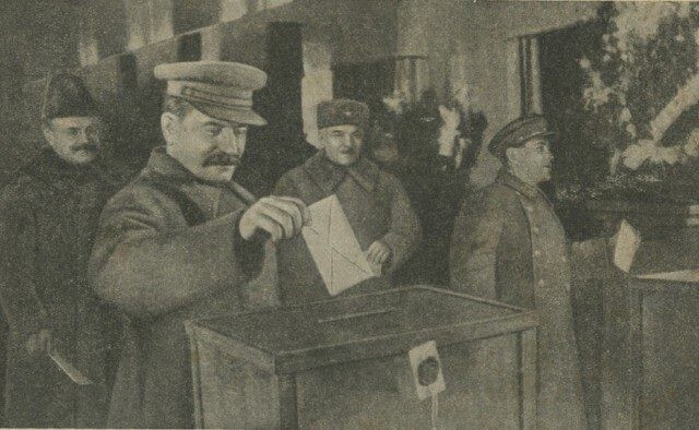 Выборы в Верховный Совет СССР 1937 года. Главный Избиратель в окружении Молотова, Ворошилова и Ежова 