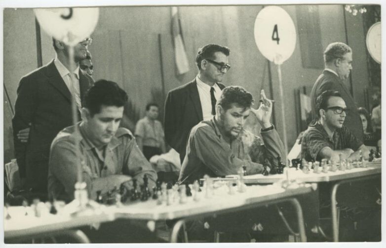 Че Гевара на шахматном чемпионате. Гавана, 1965 год.