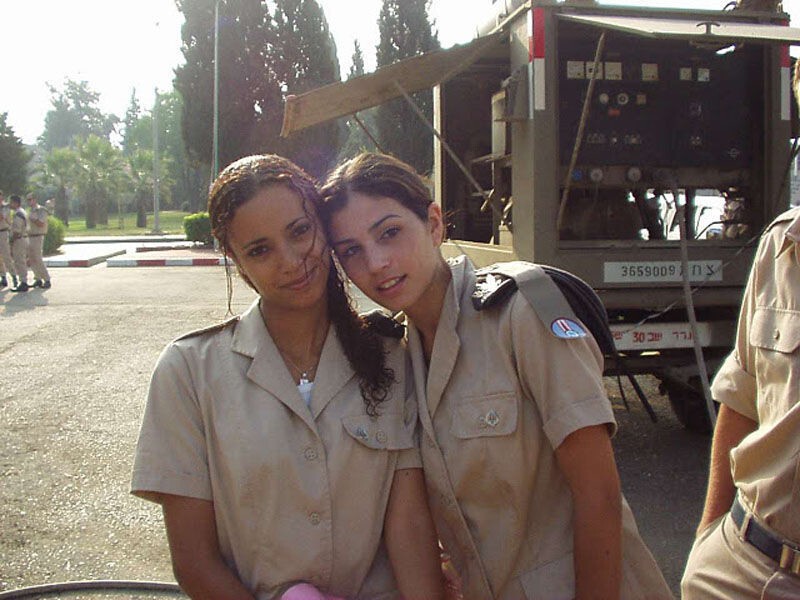Женское лицо израильской армии