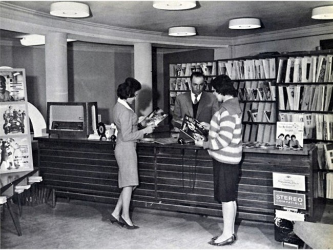 Афганские женщины в публичной библиотеке (1950-е)