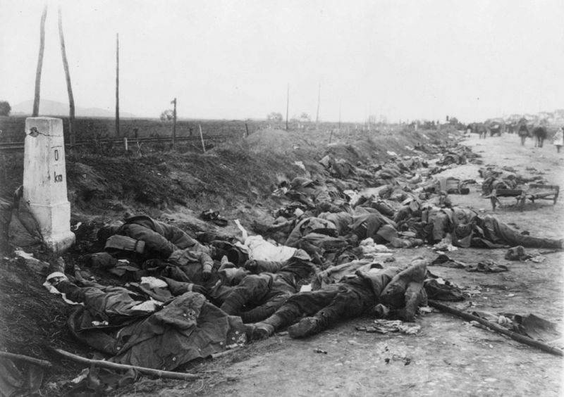 Мертвые румынские солдаты у Кронштадта (ныне Брашов), Румыния, в 1916 году.