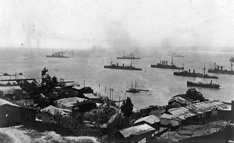  Немецкая крейсерская эскадра под командованием вице-адмирала графа Максимилиана фон Шпее, отплывает из Вальпараисо, Чили, 3 ноября 1914 г., после битвы при Коронеле.