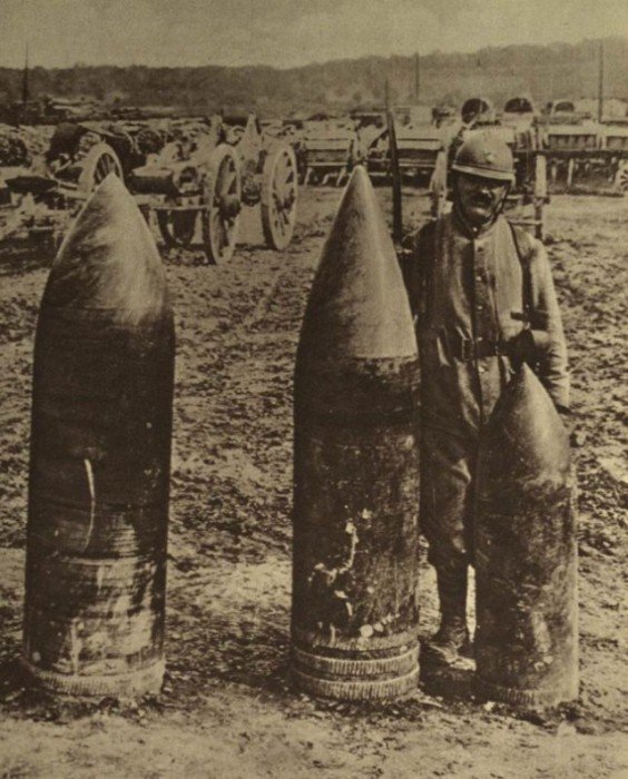 Французские артиллерийские снаряды: 420 мм, 360 мм и 305 мм.