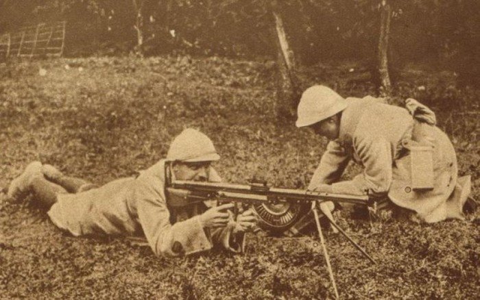 Французский ручной пулемет Шоша CSRG M1915.