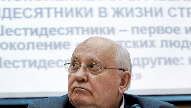 Горбачев заявил, что не будет уезжать на Запад и останется в России