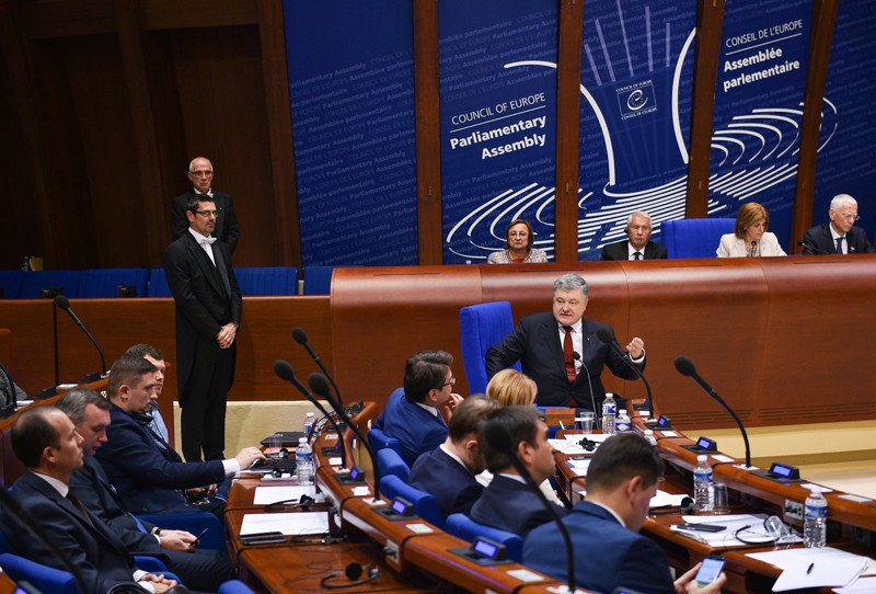 Москва выбила табуретку из-под Порошенко прямо в Совете Европы