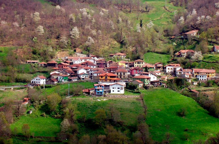 Деревня Понга, Испания