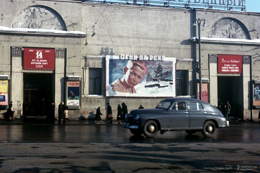 Кинотеатр на Арбатской пл. в Москве.
