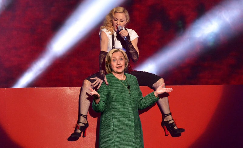 "Если вы проголосуете за Хиллари Клинтон, я сделаю вам минет. Идет?“ - сказала со сцены Мадонна