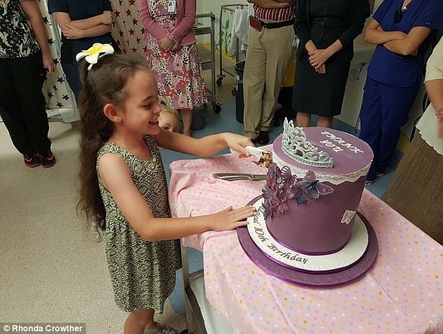 Свой день рождения Рэйчил отметила в больнице, где 10 лет назад врачи спасли ее жизнь