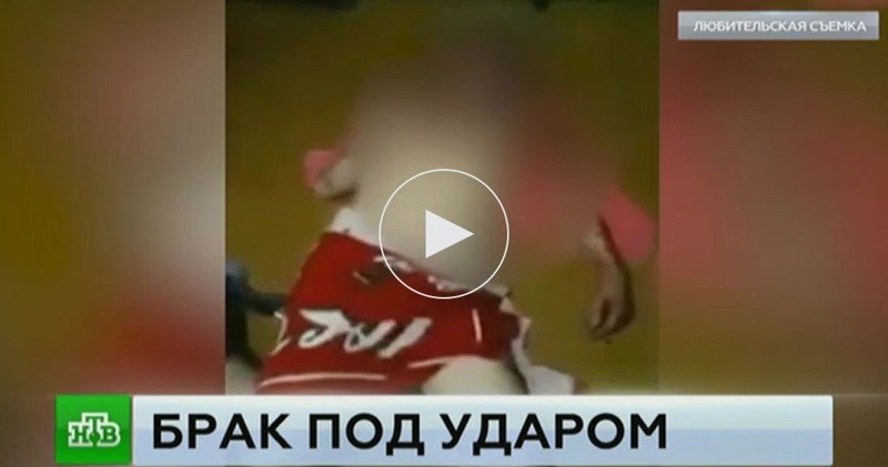 Житель Башкирии устроил показательное избиение неверной жены перед камерой