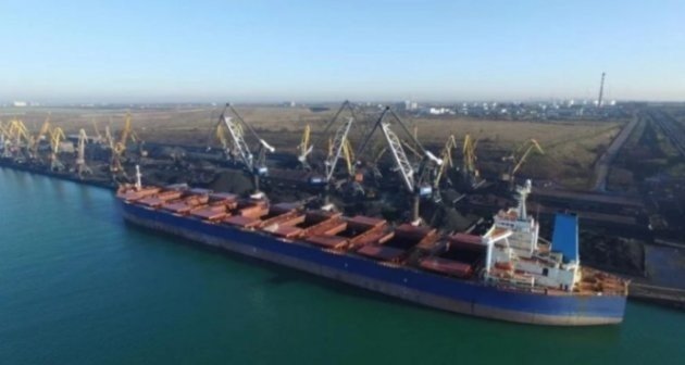 Американское судно с углем врезалось в причал Одесского порта