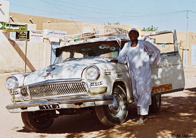 Праворукая ГАЗ-21НЮ в Судане. Копирайт на фото; помнится, когда-то оно лежало на flickr