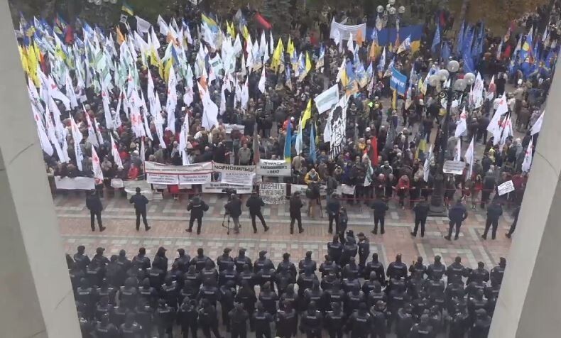 Ультиматумы беглого президента. Саакашвили вывел людей на протесты