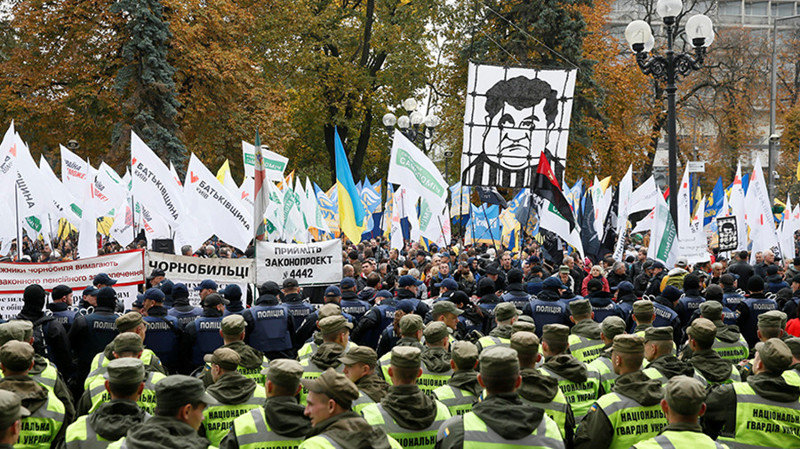 Саакашвили на митинге в Киеве призвал Порошенко уйти в отставку