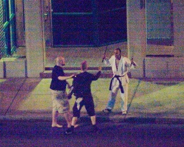 "На нас с другом однажды нападал мужик в кимоно для каратэ с двумя мечами в руках"