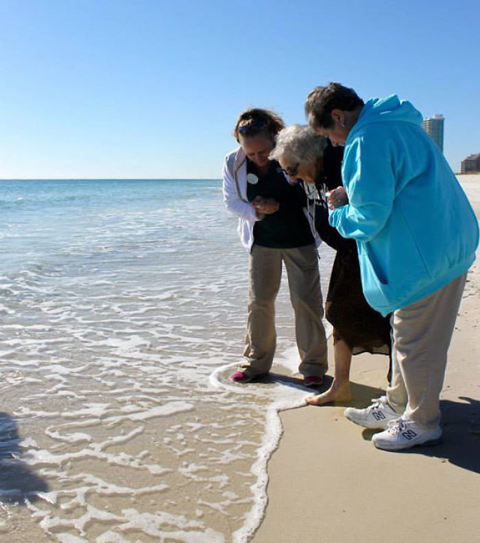 100-летняя Руби Холт впервые увидела океан
