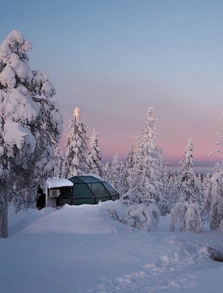 Новый отель в Финляндии приглашает полюбоваться северным сиянием, не вставая с постели