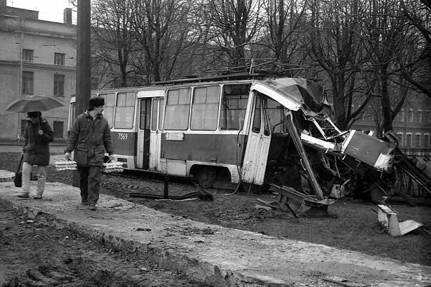 Санкт-Петербург 7 апреля 1992 года. Женшина- водитель трамвая заснула за рулём.