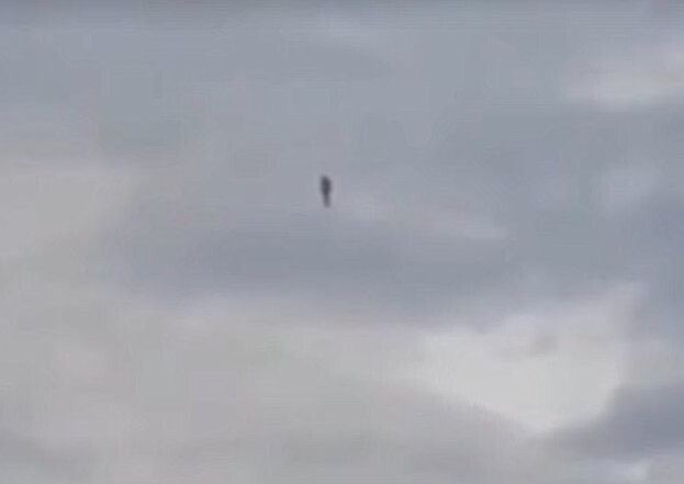Что это было? Таинственная фигура гуманоида проплыла в небе над Сиднеем