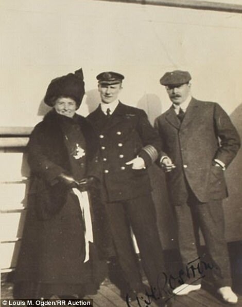 Супруги Огден с капитаном "Карпатии"