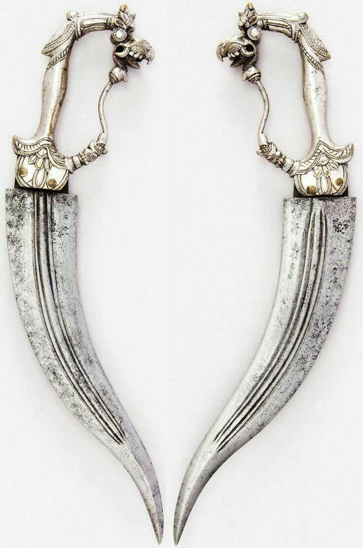 1. Индийский Mahratta, 17 век. Сталь, латунь, серебро, шелк