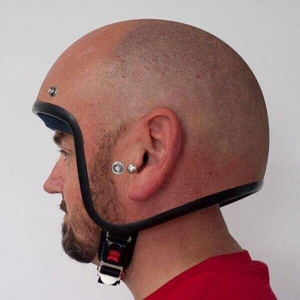 Шлем с рисунком "под бритую голову"