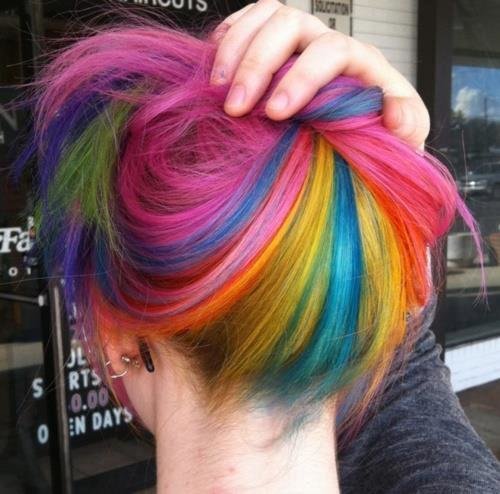 5. Покрасить волосы в яркий цвет или сделать креативную стрижку