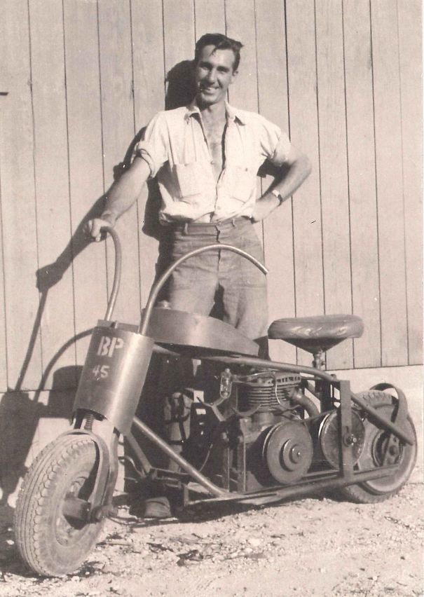 "Дедушка и его военный мотоцикл"