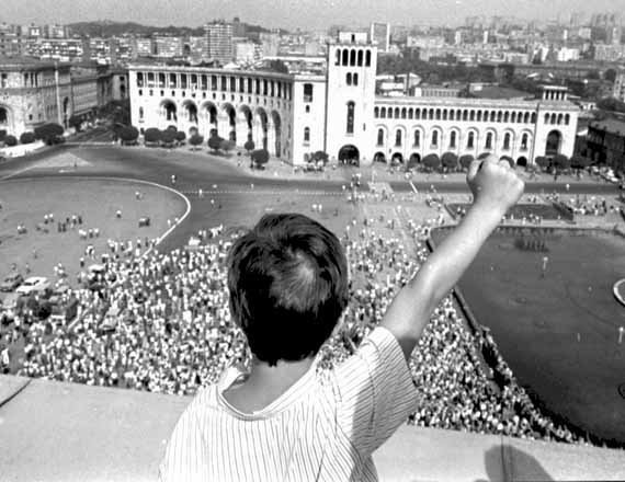 23 августа 1990 г. В Армении принята Декларация о независимости.