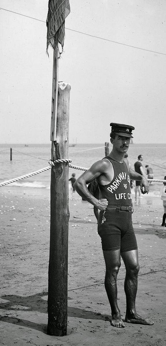 Спасатель на пляже. США. 1920-е.