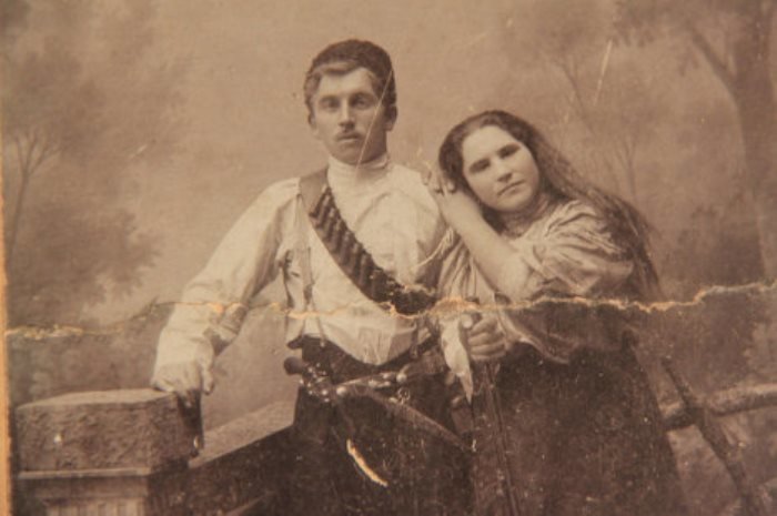 Мария Попова - прототип Анки-пулеметчицы из фильма «Чапаев» с мужем (не Петька). 1916 г.