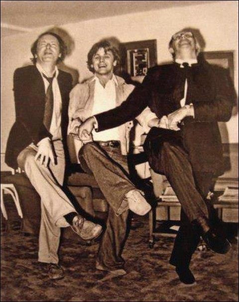 И.Бродский, М.Барышников и М.Ростропович исполняют «танец маленьких лебедей». 1970-е. США.