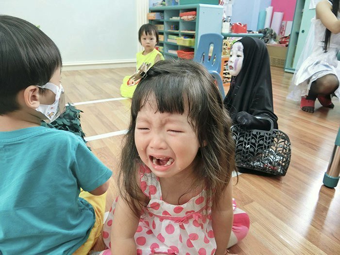 Девочка, заставившая в прошлом году благодаря своему костюму плакать других детей, вернулась
