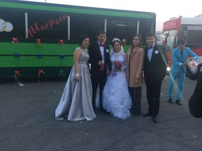 Свадебный кортеж из автобусов в Алматы