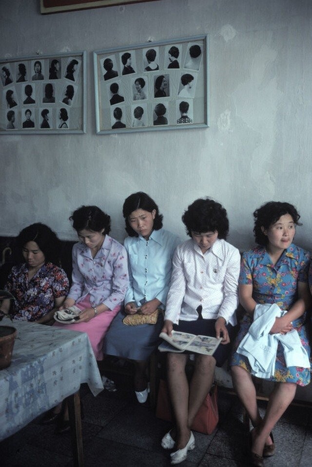 В салоне красоты. Пхеньян, 1981